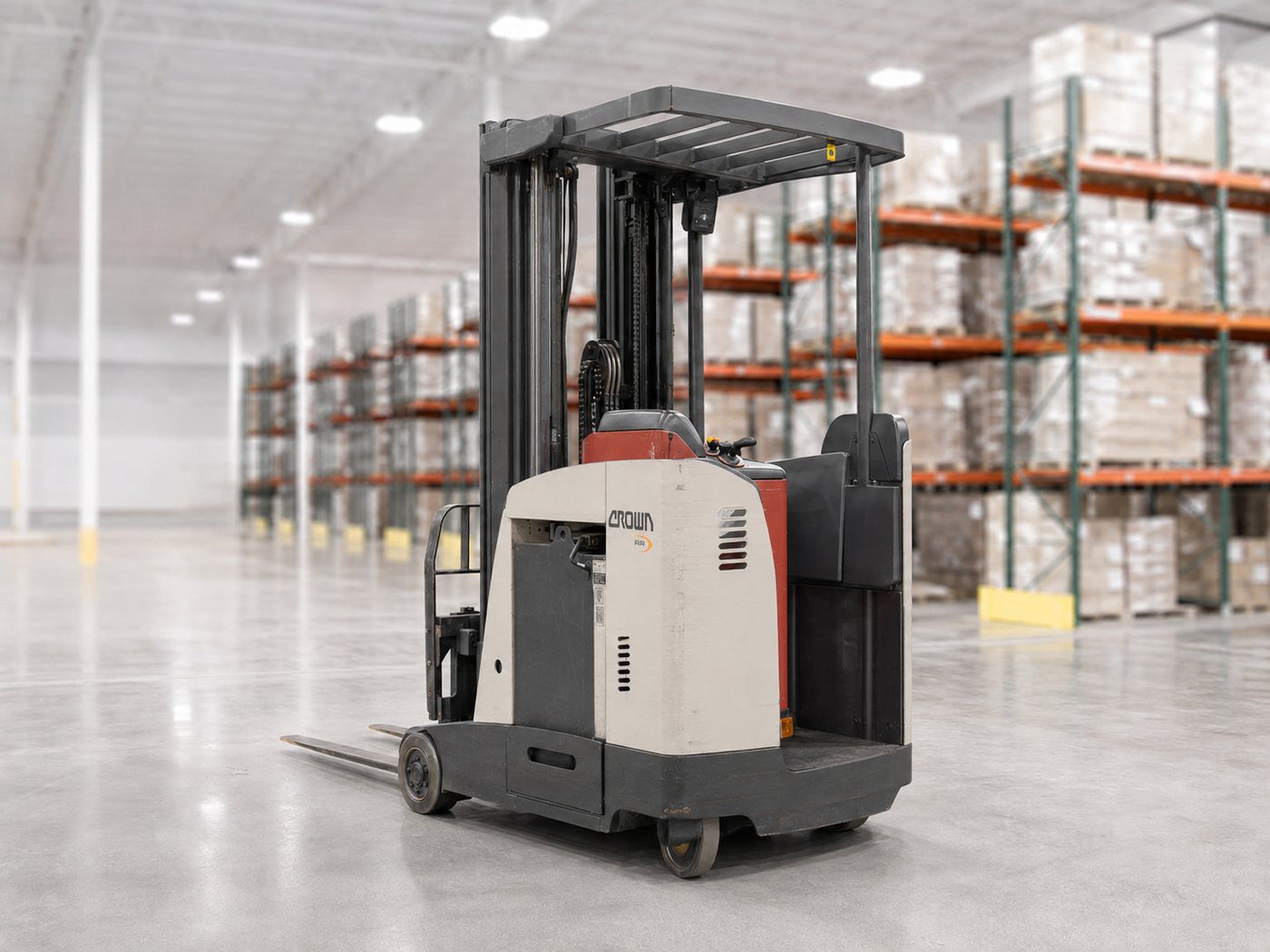 Used Crown RR 5725 1.6 ton Electric forklift for sale, full machine, rear