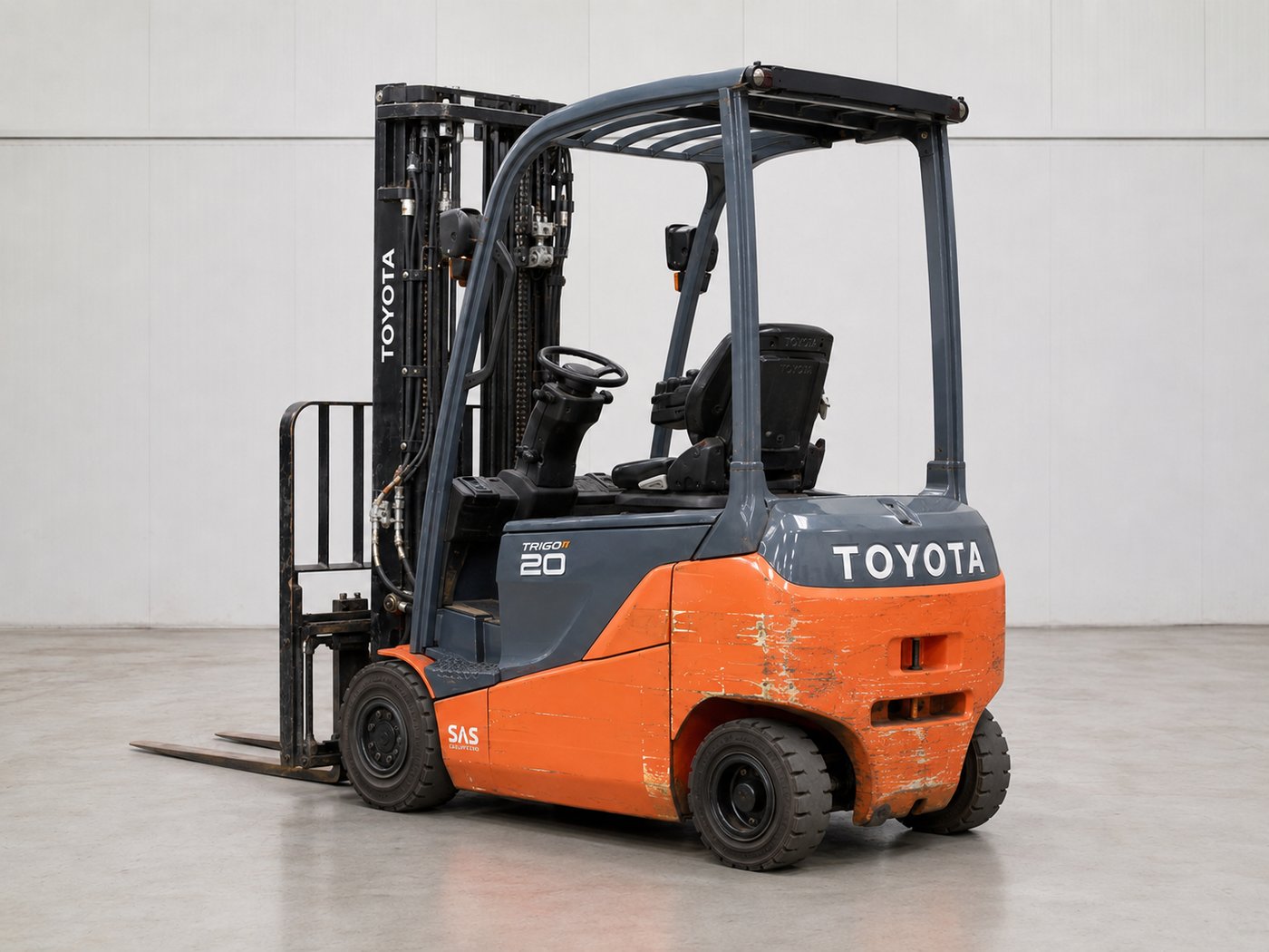 Used Toyota 8FBE20 2.0 ton Electric forklift for sale, full machine, rear