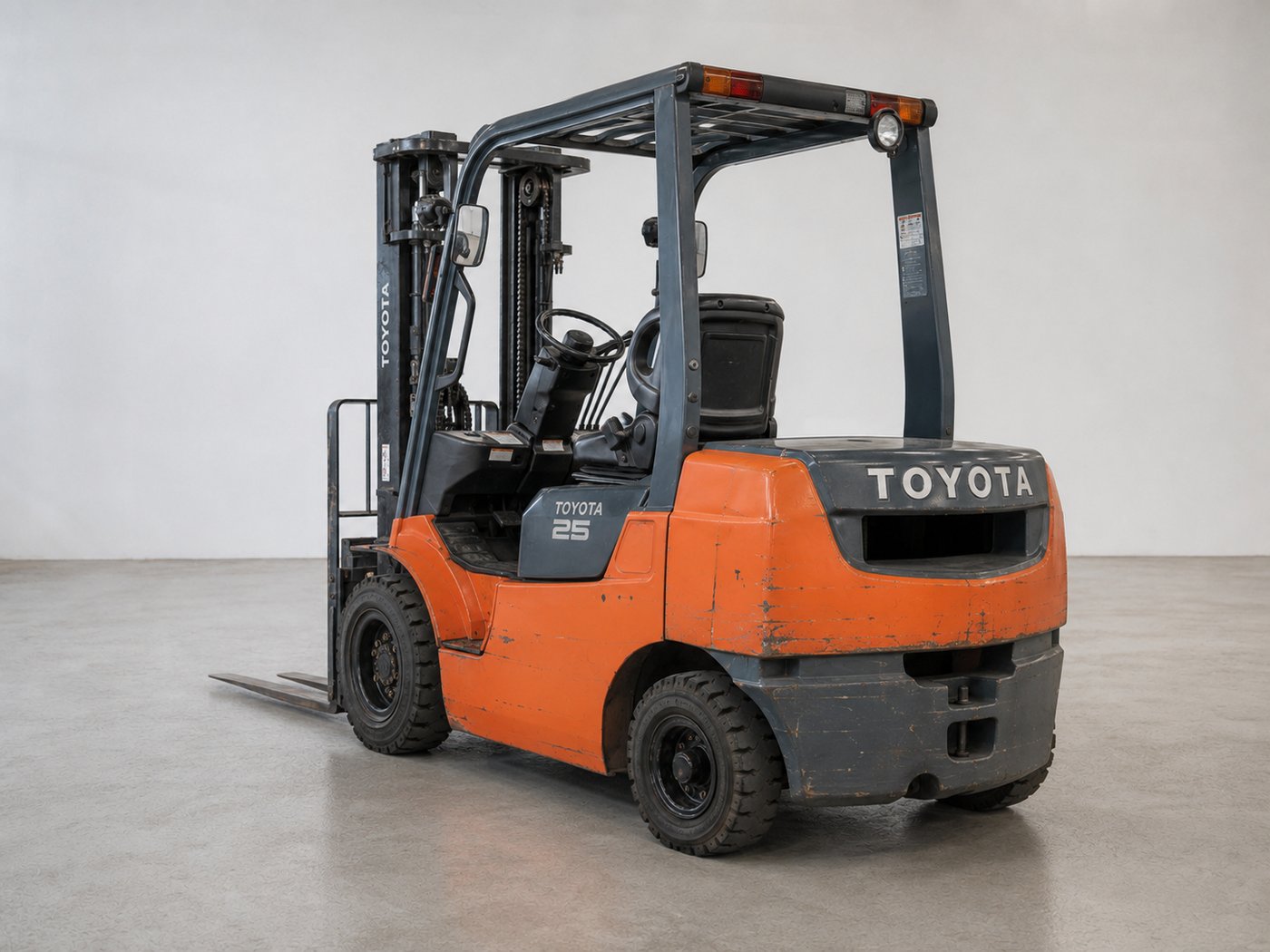 Used Toyota 8FD25 2.5 ton Diesel forklift for sale, full machine, rear